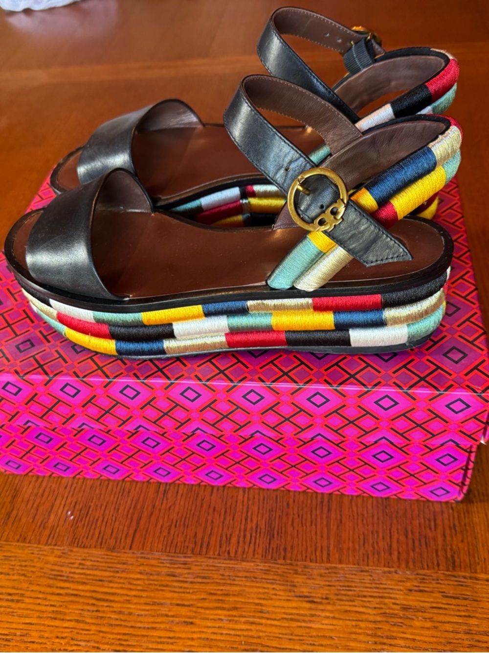 Tory Burch Black Leather Sandals with Multicolor Woven Platform - Picture 6 of 7